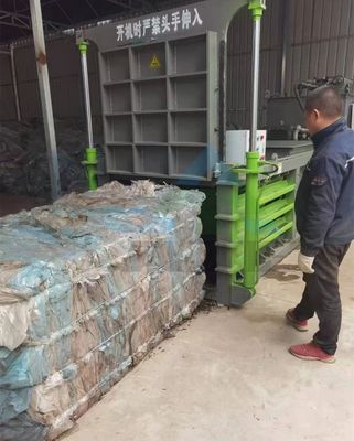 Densità Bottiglia di plastica imballaggio imballaggio automatico cartone orizzontale rifiuti cartone carta stampa imballaggio macchina