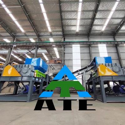 Trinciatore a doppio albero da 30 kW per la triturazione di rottami di plastica e metallo in impianti di riciclaggio pneumatici