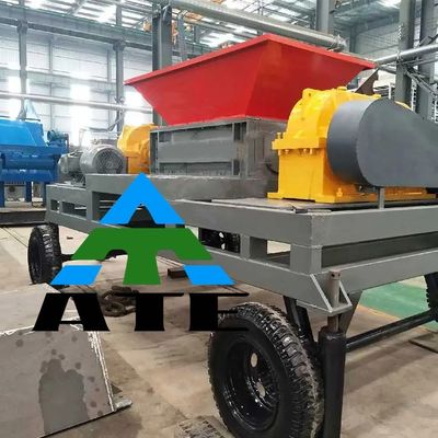 Trinciatore a doppio albero da 30 kW per la triturazione di rottami di plastica e metallo in impianti di riciclaggio pneumatici