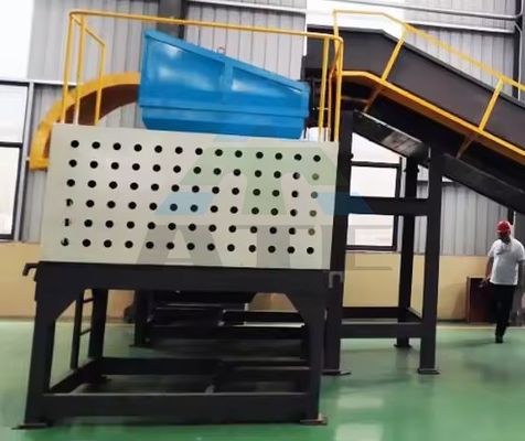 Macchine per il trattamento dei rifiuti industriali di legno, metalli, rifiuti di plastica