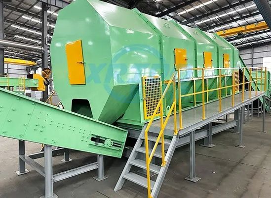 Macchina per lo screening a tamburo per il sistema automatico di smistamento dei solidi all'interno di un impianto di smistamento dei rifiuti