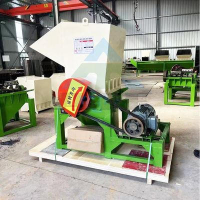 Fabbricazione di macchine per la frantumazione di rifiuti di plastica