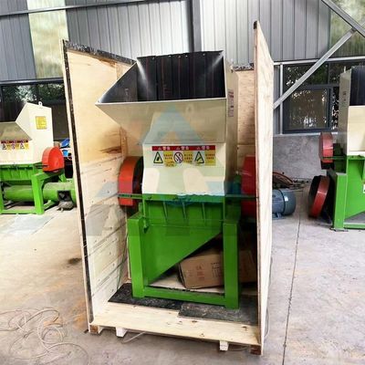 Fabbricazione di macchine per la frantumazione di rifiuti di plastica