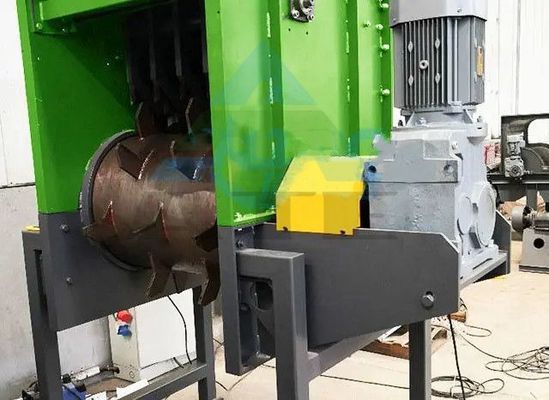 Apri sacchetti di plastica per negozi di materiali da costruzione dopo la manutenzione sul campo