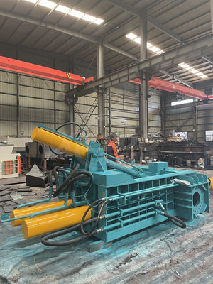 Macchine di imballaggio per il briquettamento orizzontale di bale e imballaggio automatico con cartone