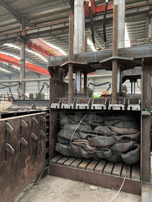 Macchine per la compressione e l'imballaggio di materiali sciolti da 80 tonnellate
