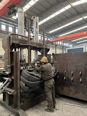 650 KG Vertical Baler Soluzione duratura per i rifiuti di carta pneumatici gomma e plastica dura