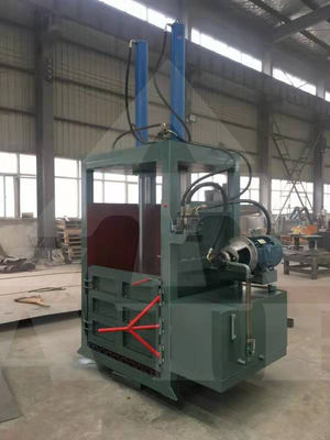650 KG Capacità di plastica Bottle Bag Cann Waste Baler Machine per il cliente Bale Densità