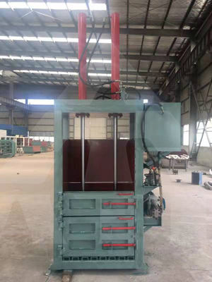 650 KG Capacità di plastica Bottle Bag Cann Waste Baler Machine per il cliente Bale Densità