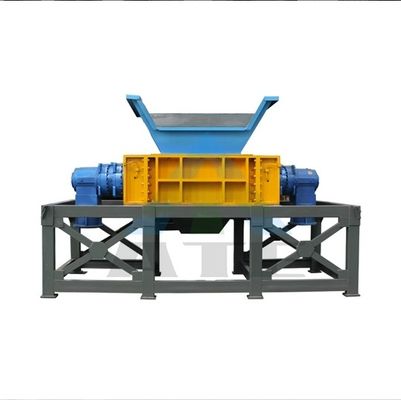 Potente trituratore di pneumatici per camion da 30 kW per il riciclaggio dei rifiuti di pneumatici e la riduzione dei materiali