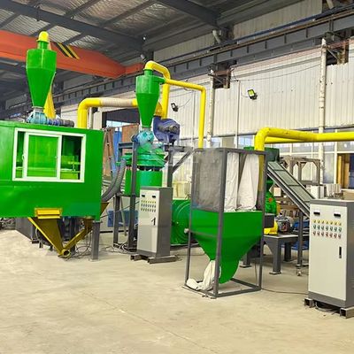 Facile utilizzo Macchina di triturazione dei rifiuti elettronici PCB per il riciclaggio dei pannelli solari a energia verde