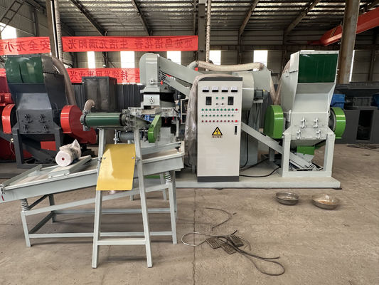 Macchina per il riciclaggio del filo di rame 3000L/H Granulatore per cavi in ​​rame Macchina automatica per riso in rame secco