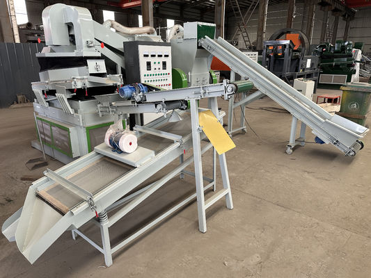 Macchina per il riciclaggio del filo di rame 3000L/H Granulatore per cavi in ​​rame Macchina automatica per riso in rame secco