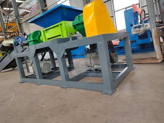 Trituratore a doppio albero per il riciclaggio di scatole di cartone bottiglie di plastica e rottami metallici