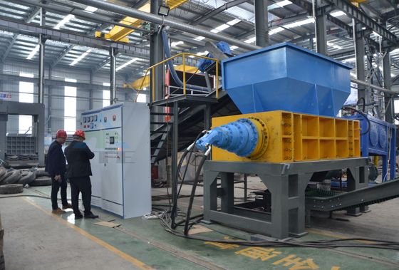 Pneumatici usati Trinciatrici a doppio albero Macchine di riciclaggio dei rifiuti di pneumatici Macchine trinciatrici di pneumatici 2200 kg