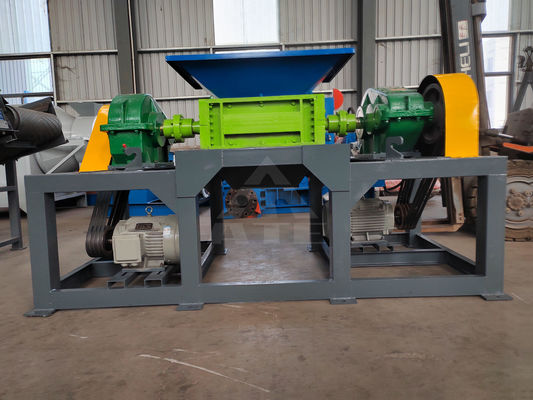 Trituratore a doppio albero ricicla in modo efficiente rottami di metallo e plastica con facile utilizzo