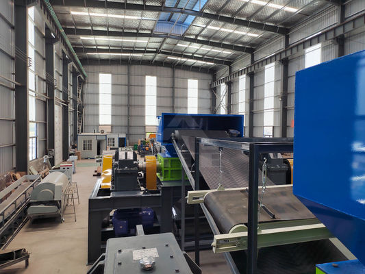Trituratore a doppio albero ricicla in modo efficiente rottami di metallo e plastica con facile utilizzo