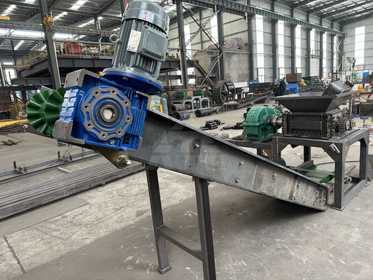 Trinciatrice a potenza singola da 50 kW per la disintegrazione di carta di plastica e rottami metallici