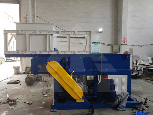 300-500 kg di capacità Macchina di triturazione di bottiglie di plastica a singolo albero industriale