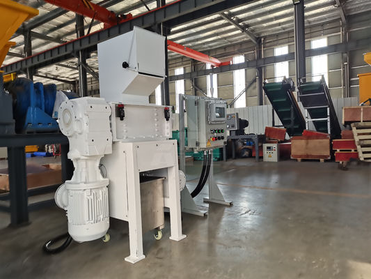 Macchine per il riciclaggio di rottami di metalli di plastica Trinciatrici a quattro assi per raggiungere il tasso standard