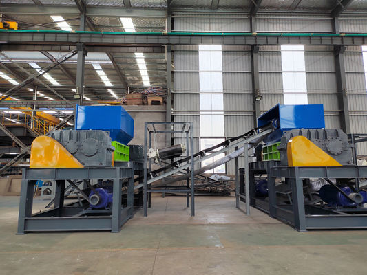 Poltrone di plastica Scrap Crusher di metallo Trinciatore con motore Famosa Double Shaft Trinciatore di schiuma