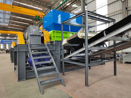 Trinciatrici di metalli di grande capacità per il riciclaggio di pezzi di plastica in impianti di produzione