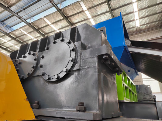 200-2200mm Dimensione di ingresso Trinciatrice automatica di rottami metallici e plastici per il processo di riciclo