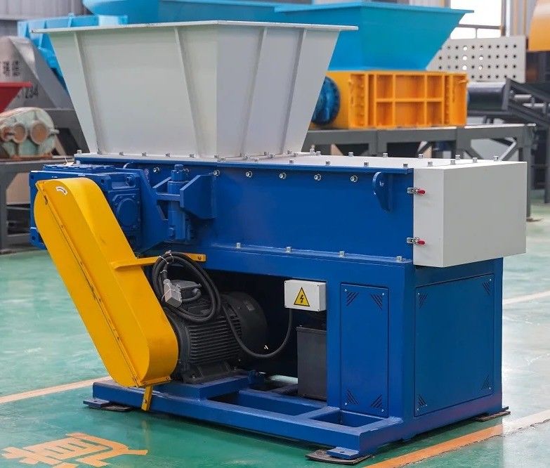 Capacità di produzione 200-8000 kg/h Trinciatrici di plastica per abbigliamento in schiuma e rifiuti di fibre