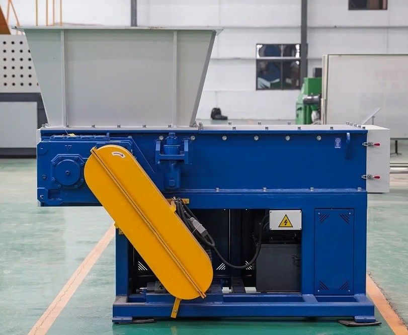 Potente tritatore a singolo albero per rifiuti alimentari di plastica da cucina in officine di riparazione di macchinari