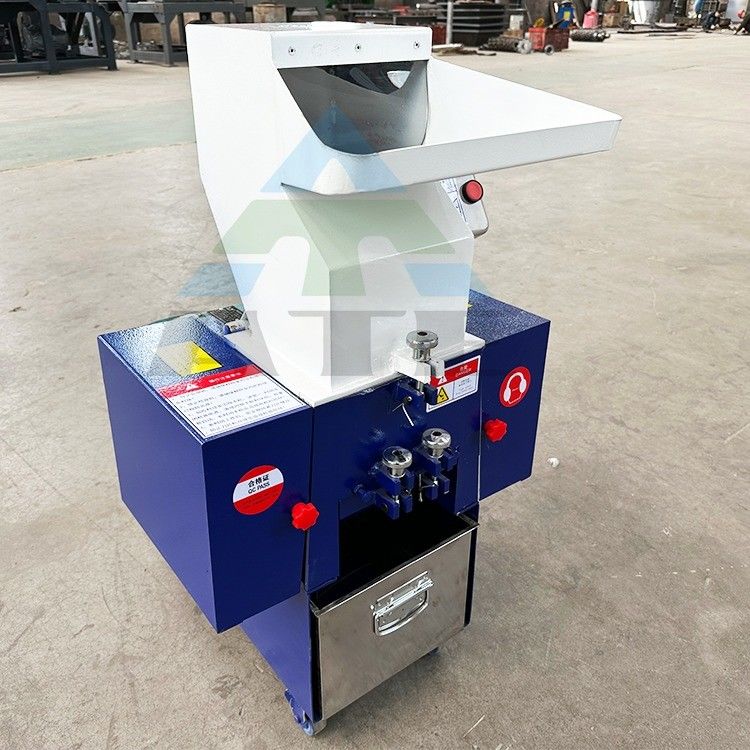 Fabbricazione di macchine per la frantumazione di rifiuti di plastica