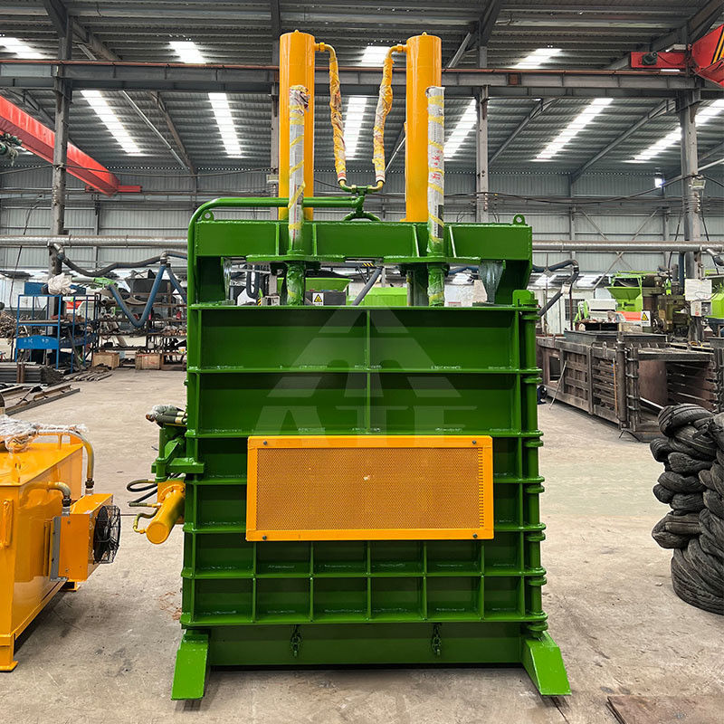 650 KG Vertical Baler Soluzione duratura per i rifiuti di carta pneumatici gomma e plastica dura