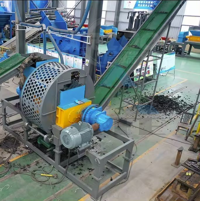 Macchina di riciclaggio di pneumatici ad alto livello Trinciatrice automatica a doppio albero per gomma di scarto