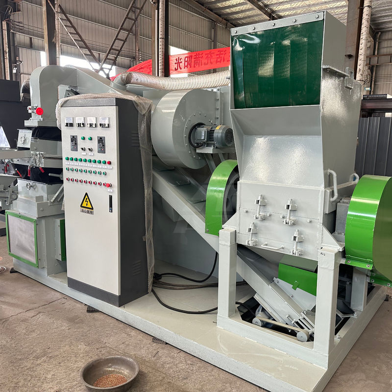 Macchina per il riciclaggio del filo di rame 3000L/H Granulatore per cavi in ​​rame Macchina automatica per riso in rame secco