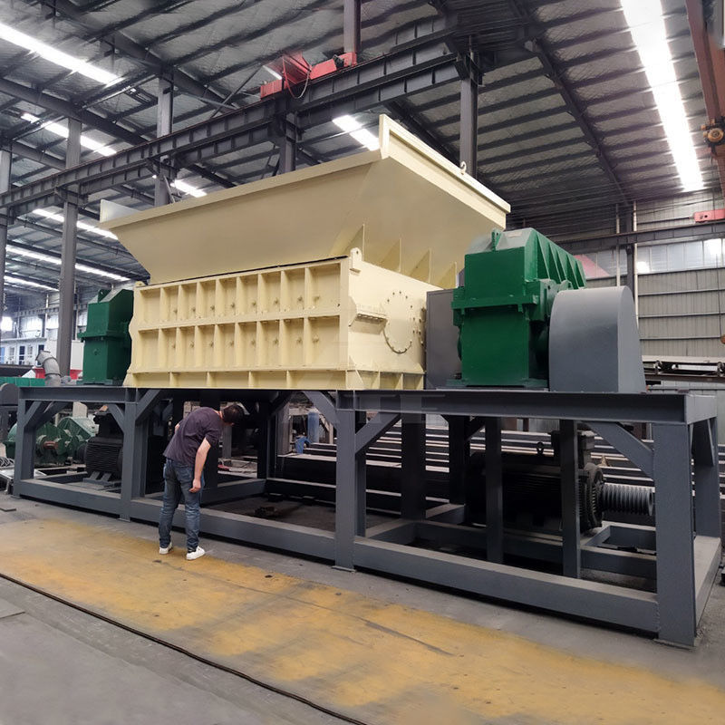 Trituratore automatico a doppio albero a due alberi per il riciclaggio di rottami di tubi metallici